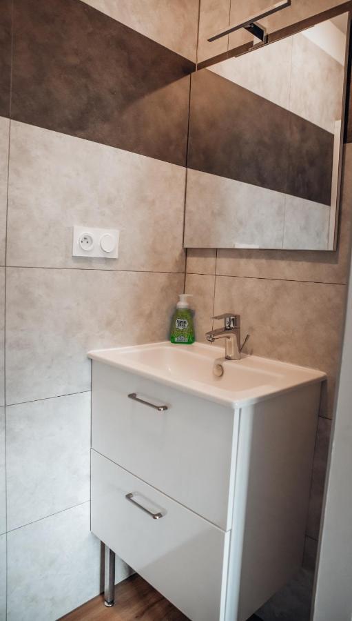 Appartement Neuf, Moderne Et Confortable! Ernée 외부 사진