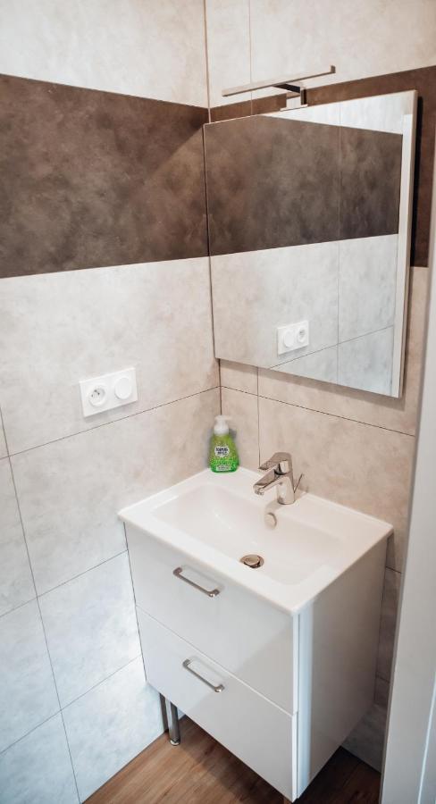 Appartement Neuf, Moderne Et Confortable! Ernée 외부 사진